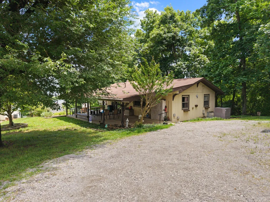 212 Bayview Drive Eddyville KY 42038