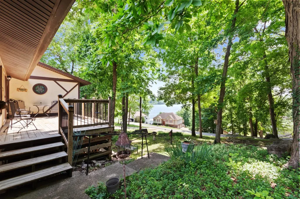 212 Bayview Drive Eddyville KY 42038