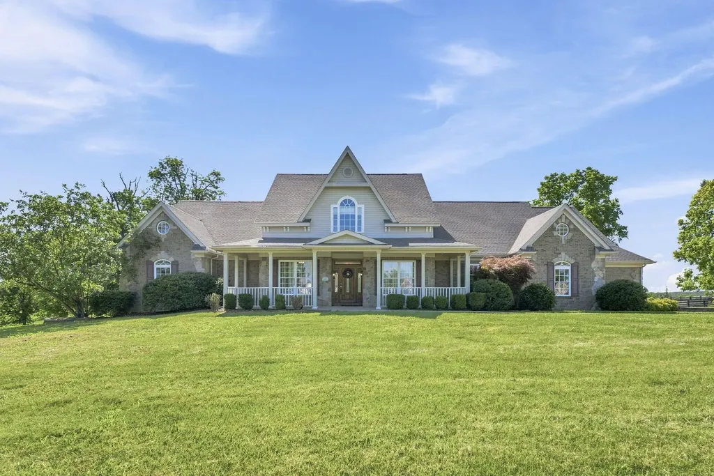 106 Stirling Lane Versailles KY 40383