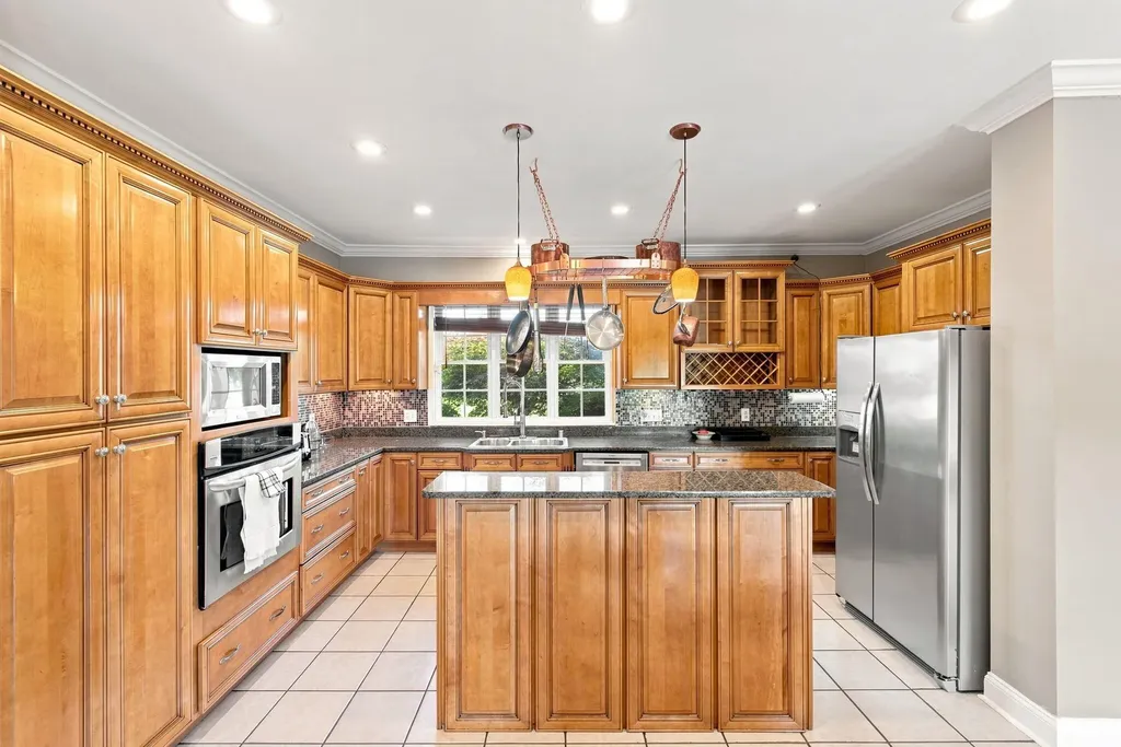106 Stirling Lane Versailles KY 40383