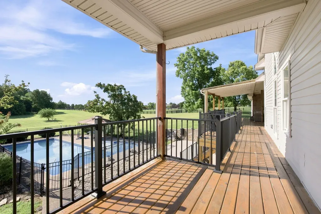 106 Stirling Lane Versailles KY 40383
