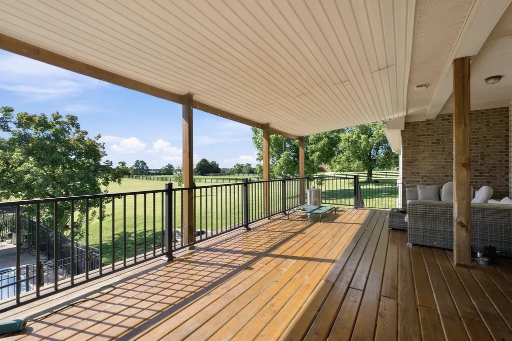 106 Stirling Lane Versailles KY 40383