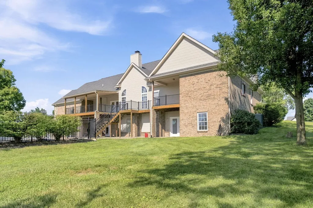 106 Stirling Lane Versailles KY 40383