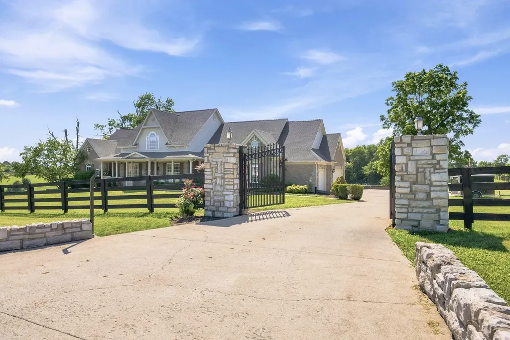 106 Stirling Lane Versailles KY 40383
