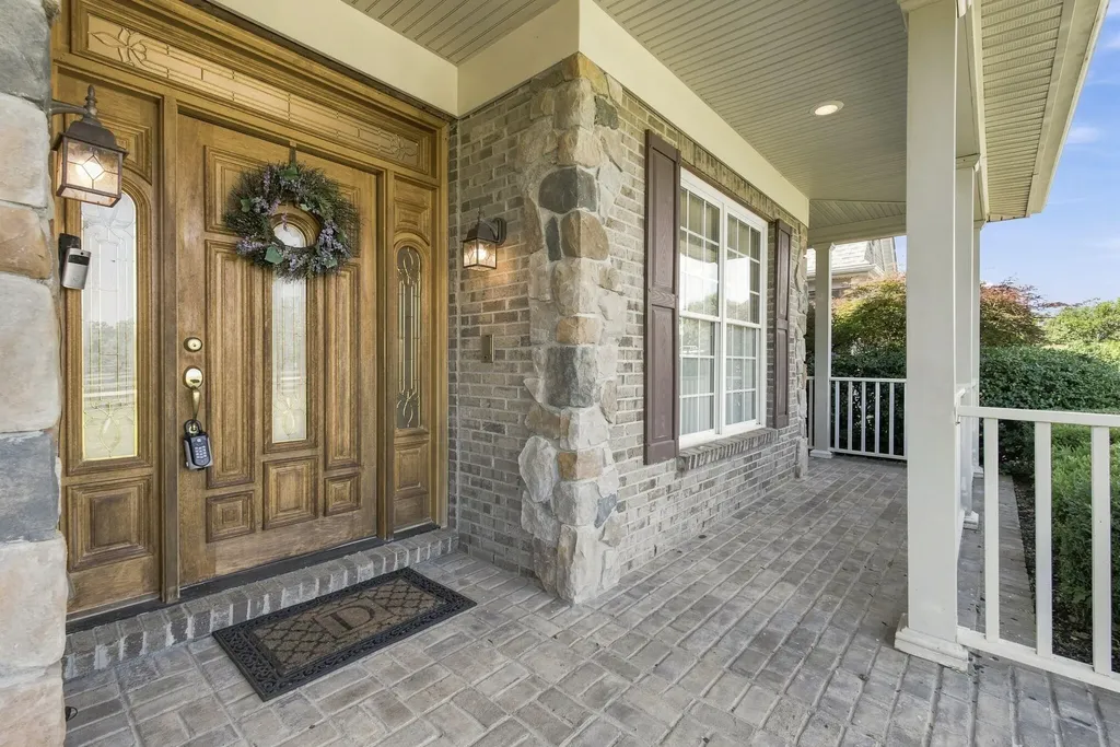 106 Stirling Lane Versailles KY 40383