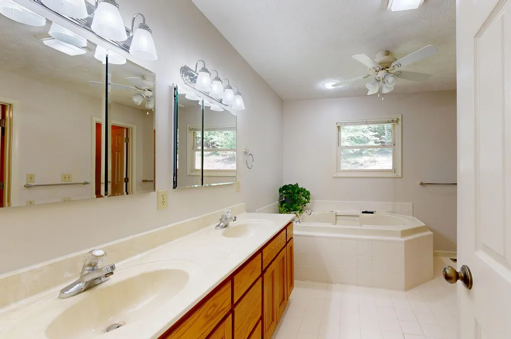 168 Gallant Road Eddyville KY 42038