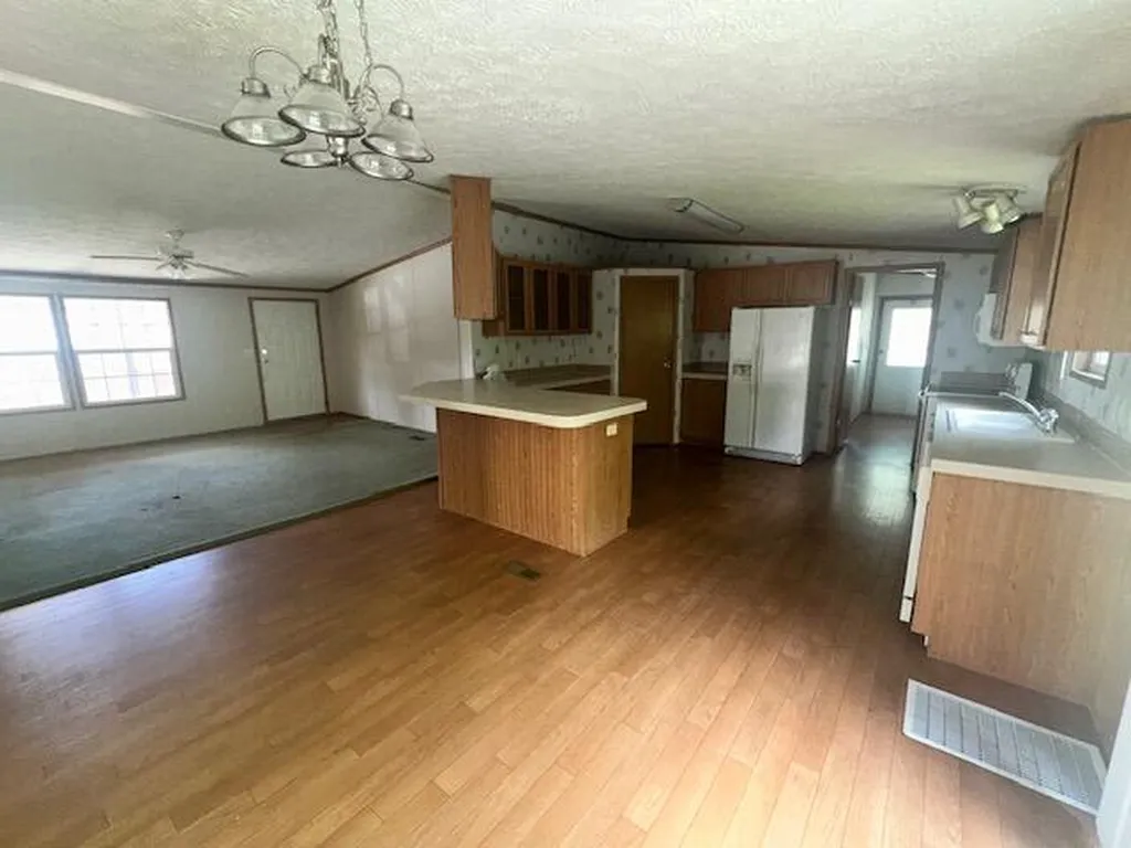 6708 Us-641 Gilbertsville KY 42044