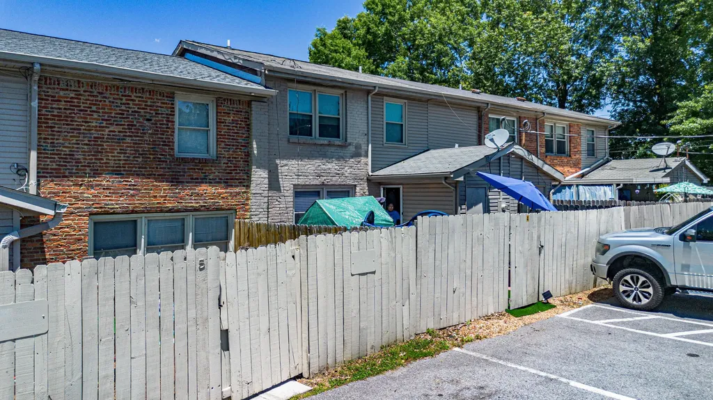 6235 Benton Road Paducah KY 42003