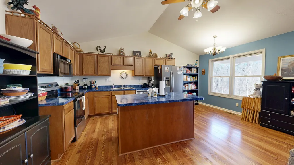 300 Rocky Point Lane Gilbertsville KY 42044
