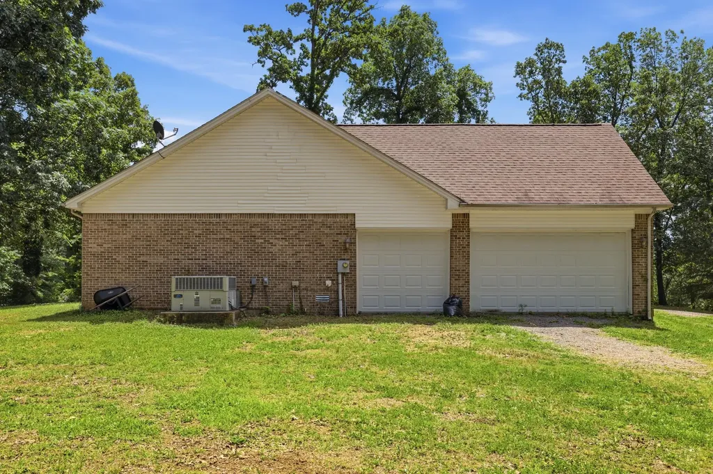 300 Rocky Point Lane Gilbertsville KY 42044