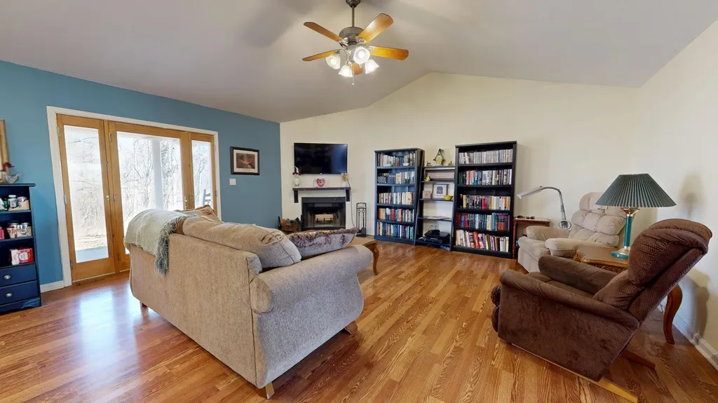 300 Rocky Point Lane Gilbertsville KY 42044
