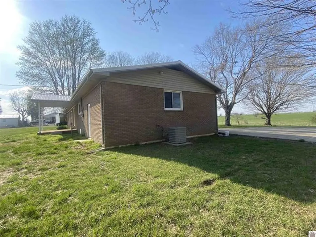 2135 Old Canton Pike Cadiz KY 42211