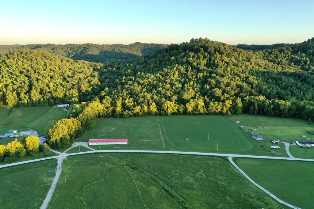 155 Spruce Valley Lane Jeffersonville KY 40337