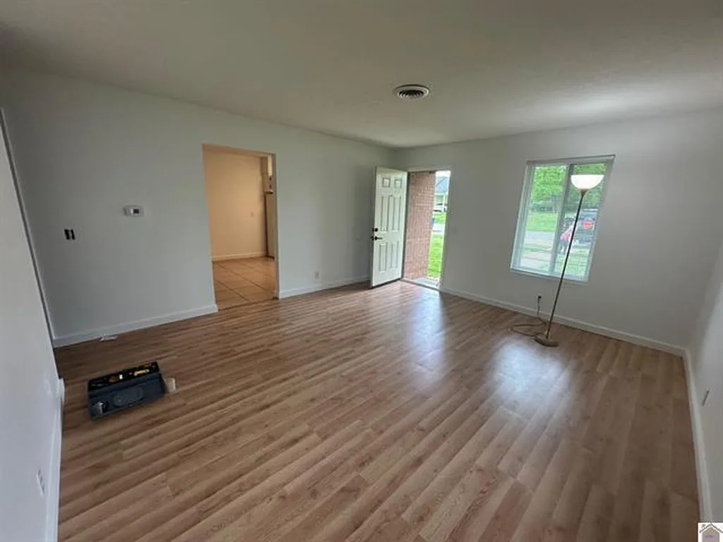 1302 Valleywood Drive Murray KY 42071
