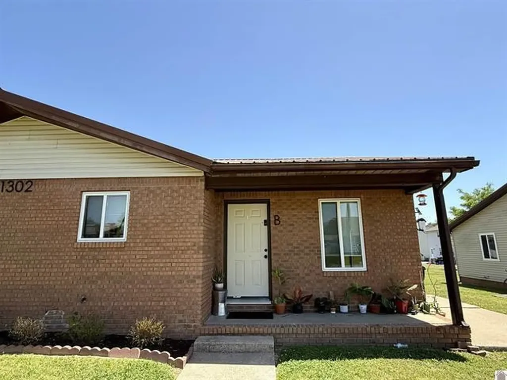 1302 Valleywood Drive Murray KY 42071