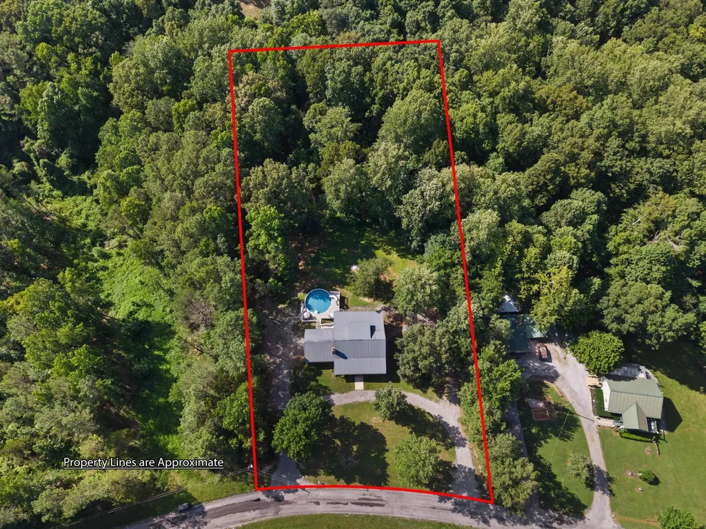 130 Crosscreek Road Cadiz KY 42211