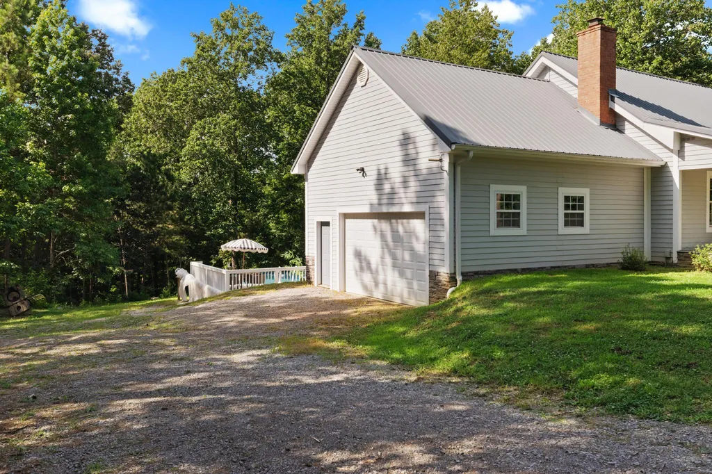 130 Crosscreek Road Cadiz KY 42211