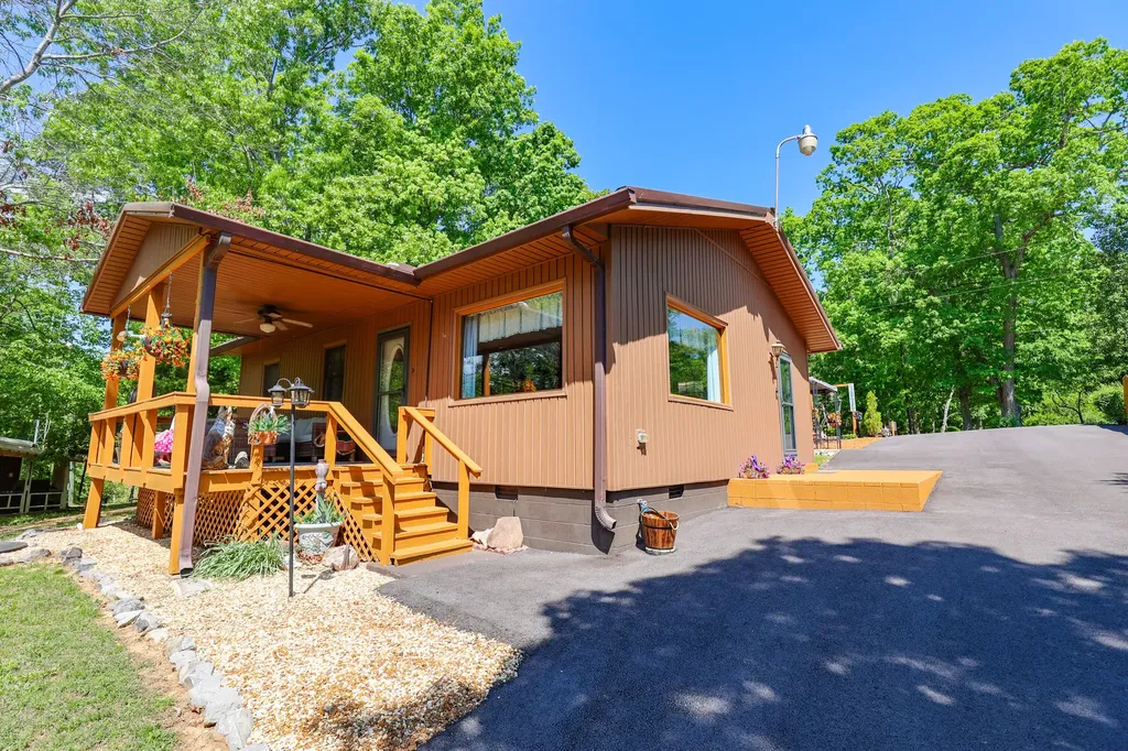 396 Shoreline Drive New Concord KY 42076