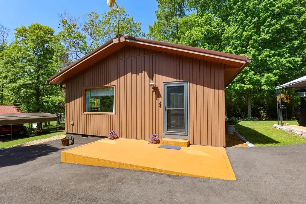 396 Shoreline Drive New Concord KY 42076