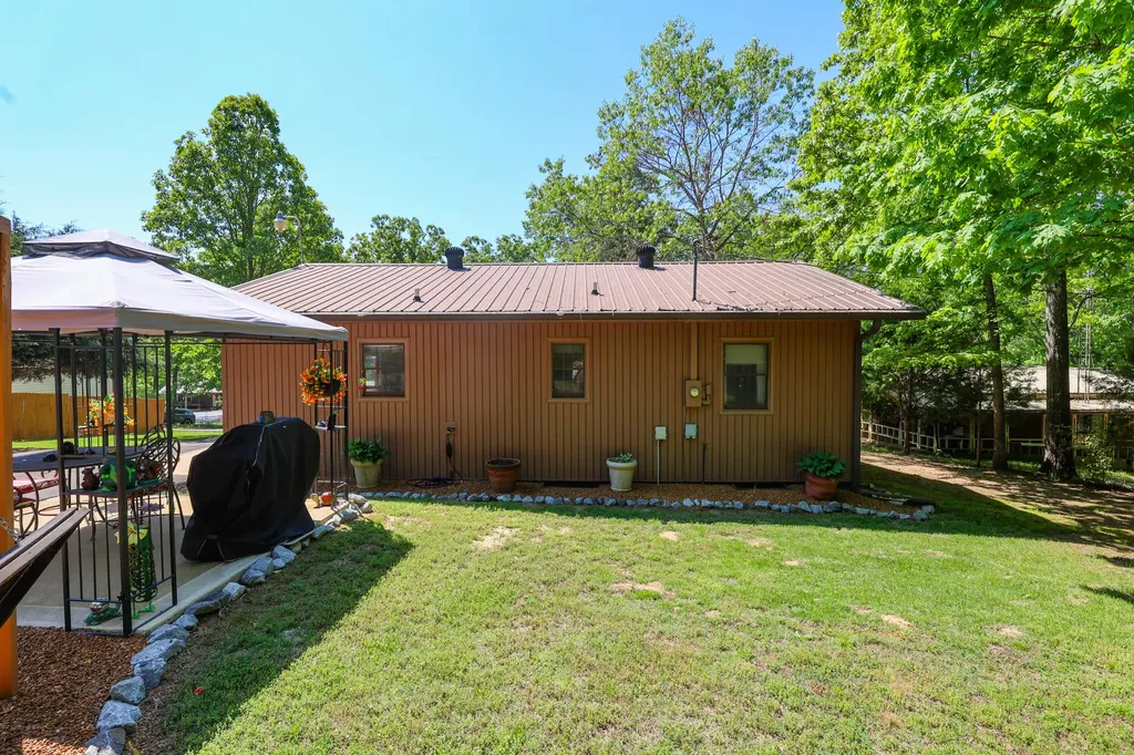 396 Shoreline Drive New Concord KY 42076