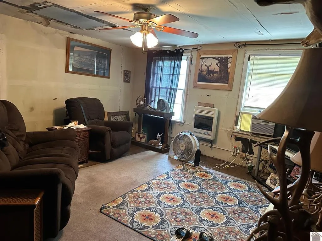 9047 E Kentucky 94 Fulton KY 42041