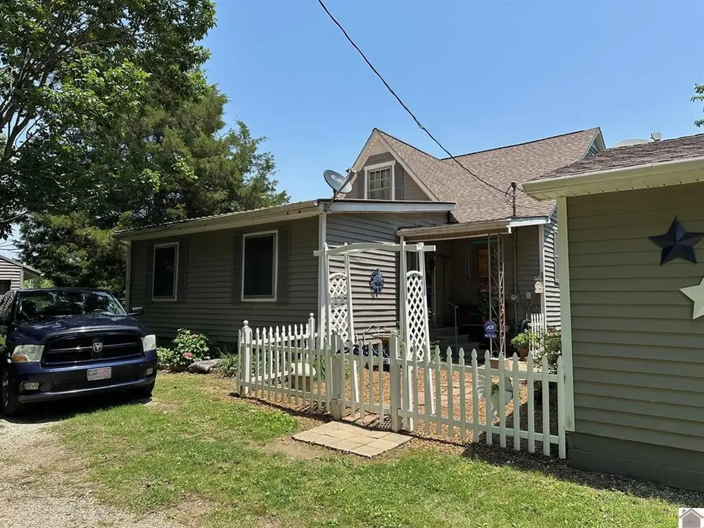 9047 E Kentucky 94 Fulton KY 42041