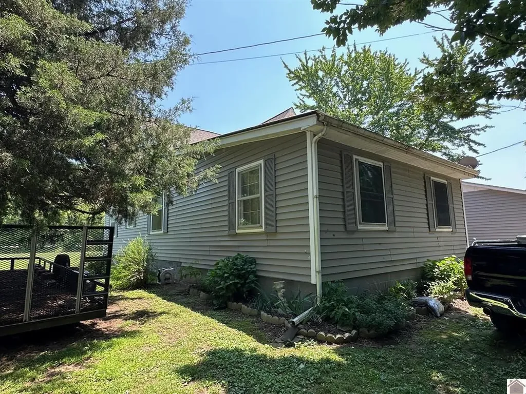 9047 E Kentucky 94 Fulton KY 42041