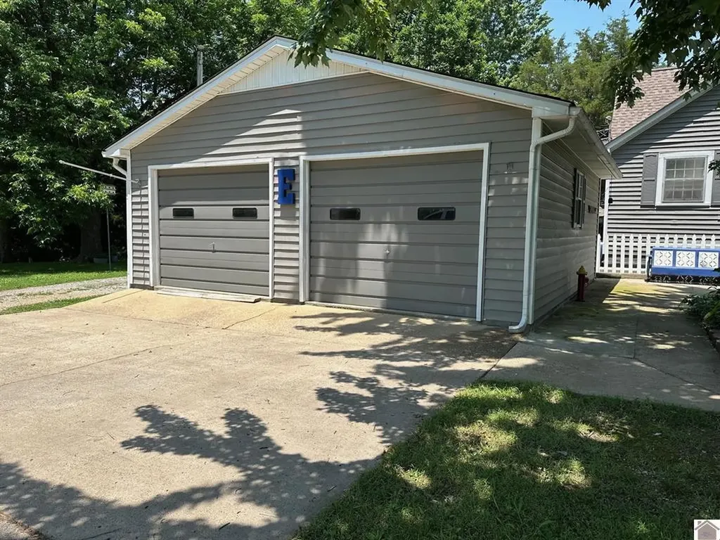 9047 E Kentucky 94 Fulton KY 42041