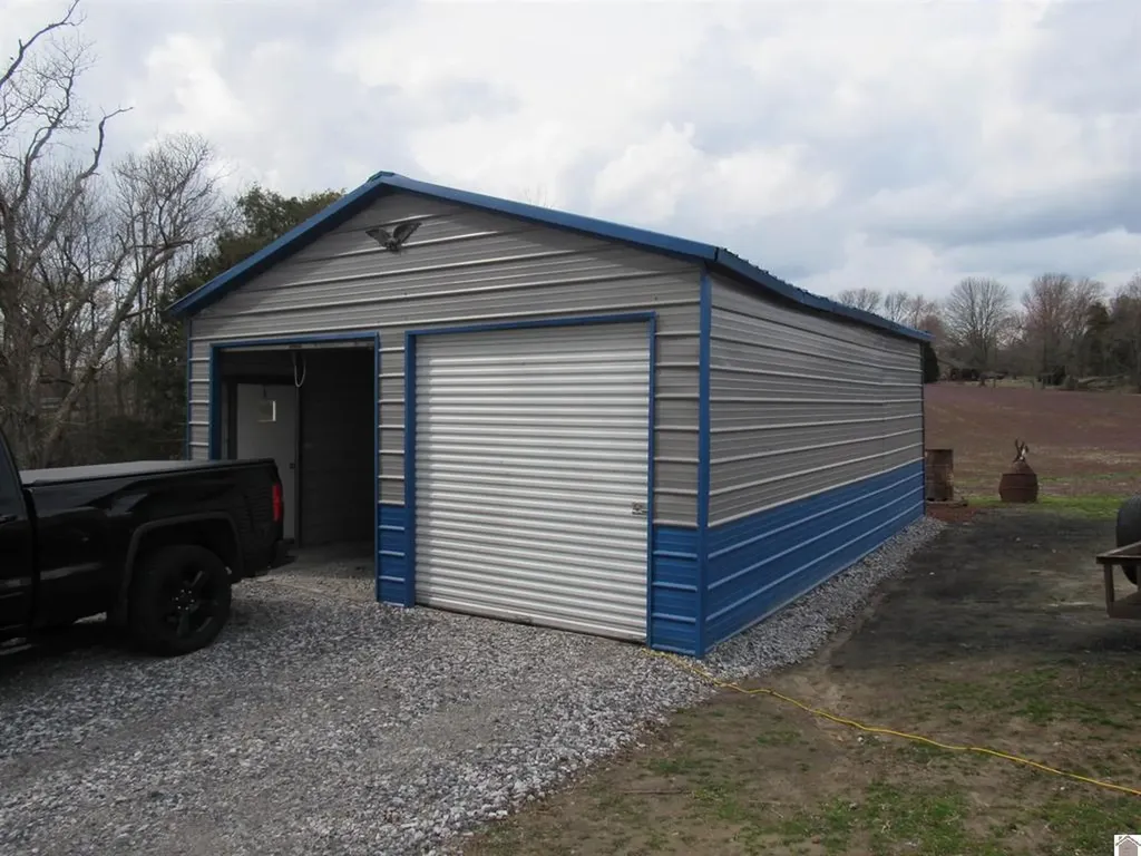 9047 E Kentucky 94 Fulton KY 42041