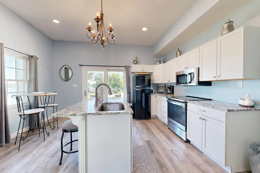 378 Little Oaks Lane Murray KY 42071