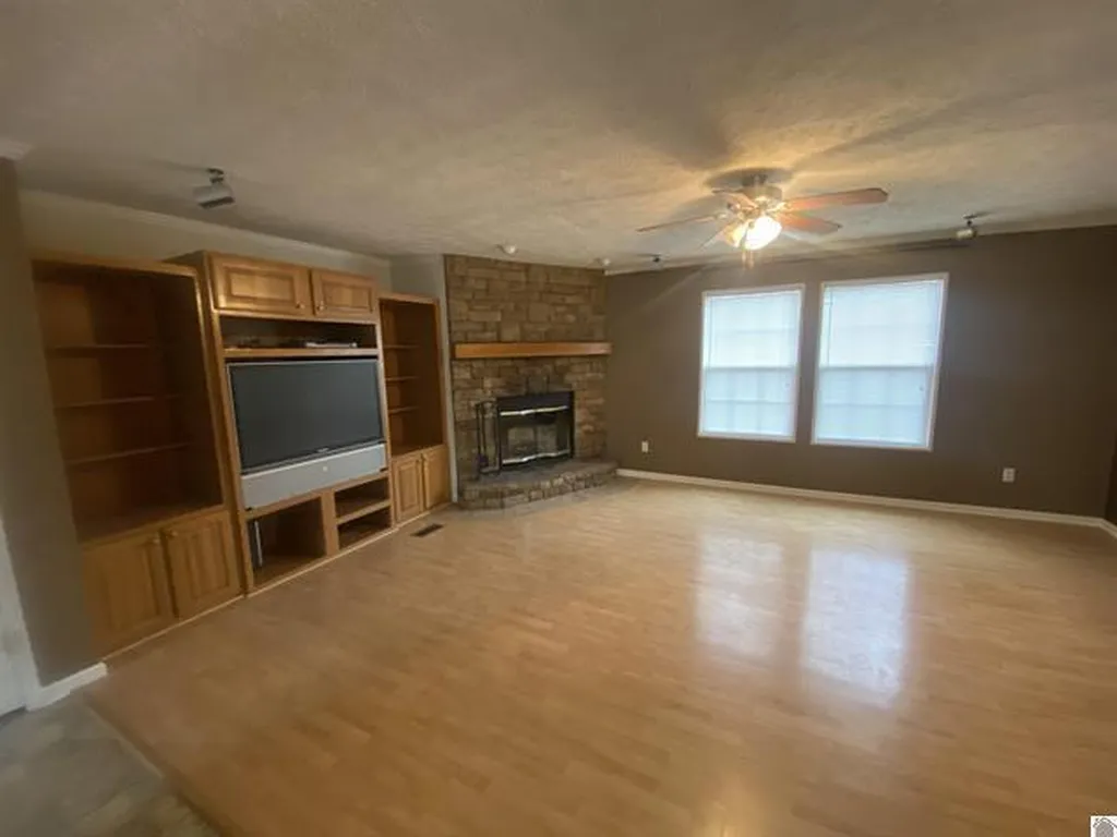 464 Birdsong Drive Cadiz KY 42211