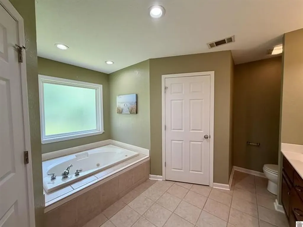 2225 Traci Drive Murray KY 42071