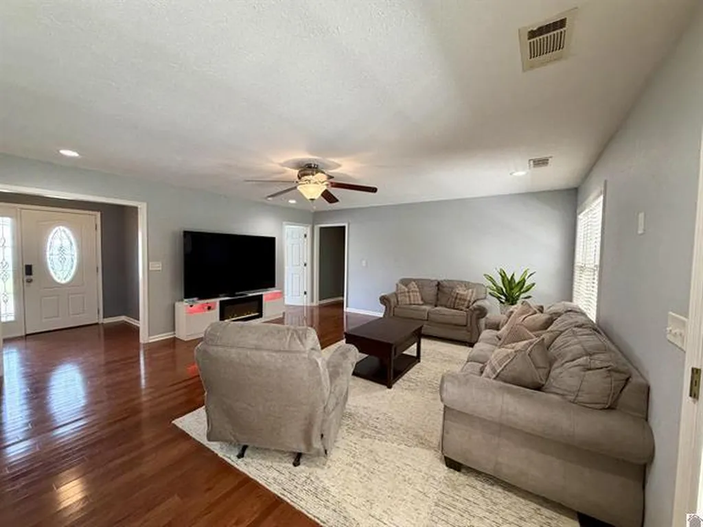 2225 Traci Drive Murray KY 42071