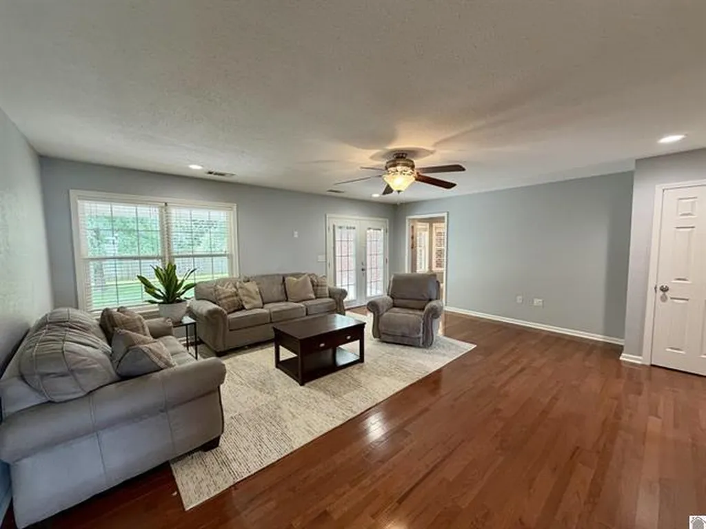 2225 Traci Drive Murray KY 42071
