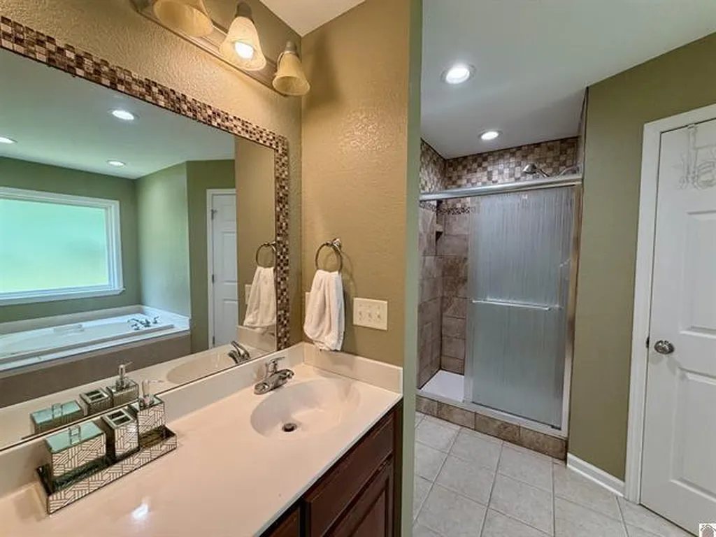 2225 Traci Drive Murray KY 42071