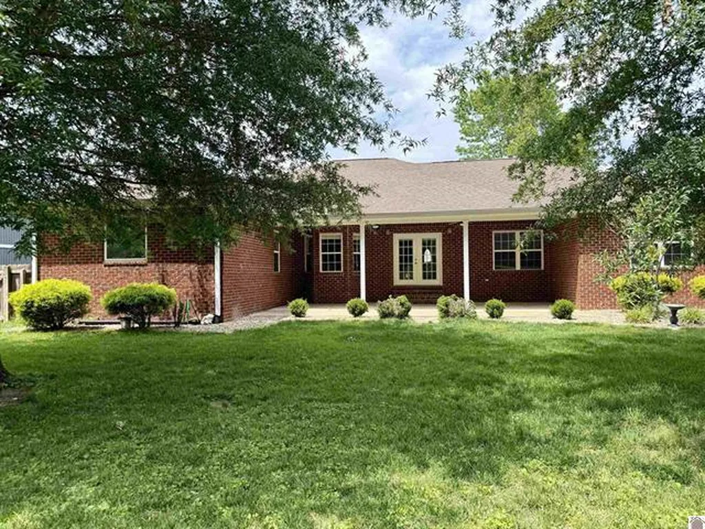 2225 Traci Drive Murray KY 42071