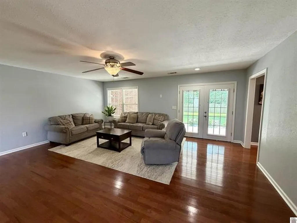 2225 Traci Drive Murray KY 42071