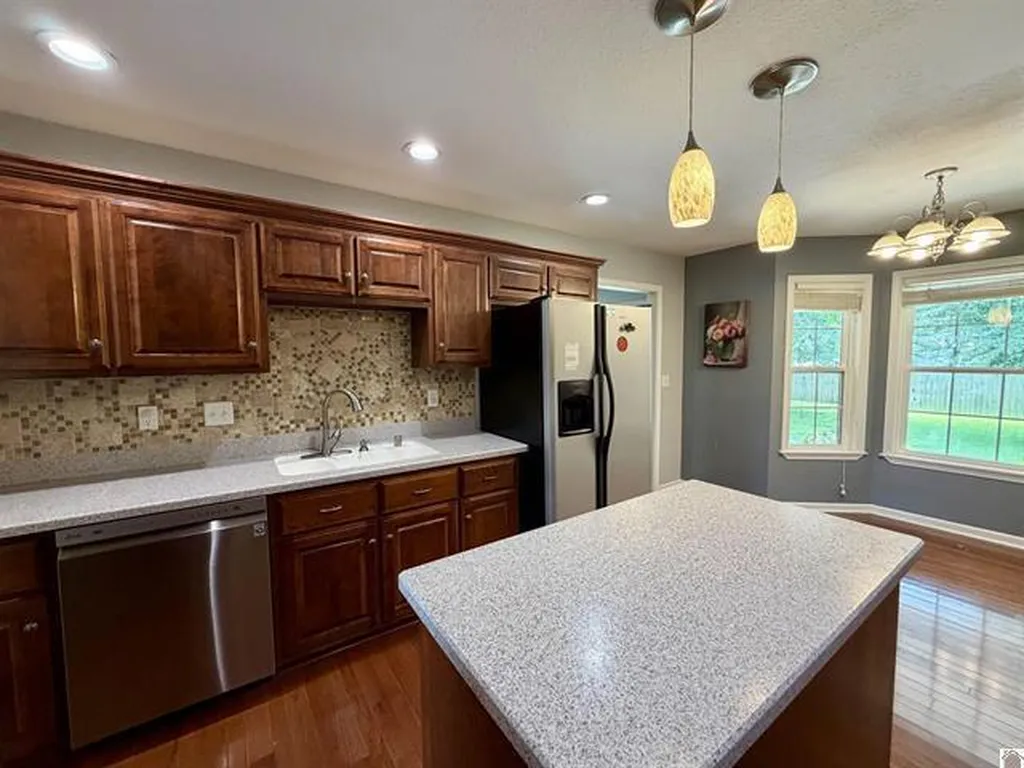 2225 Traci Drive Murray KY 42071