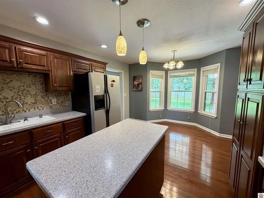 2225 Traci Drive Murray KY 42071