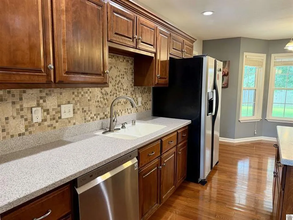 2225 Traci Drive Murray KY 42071