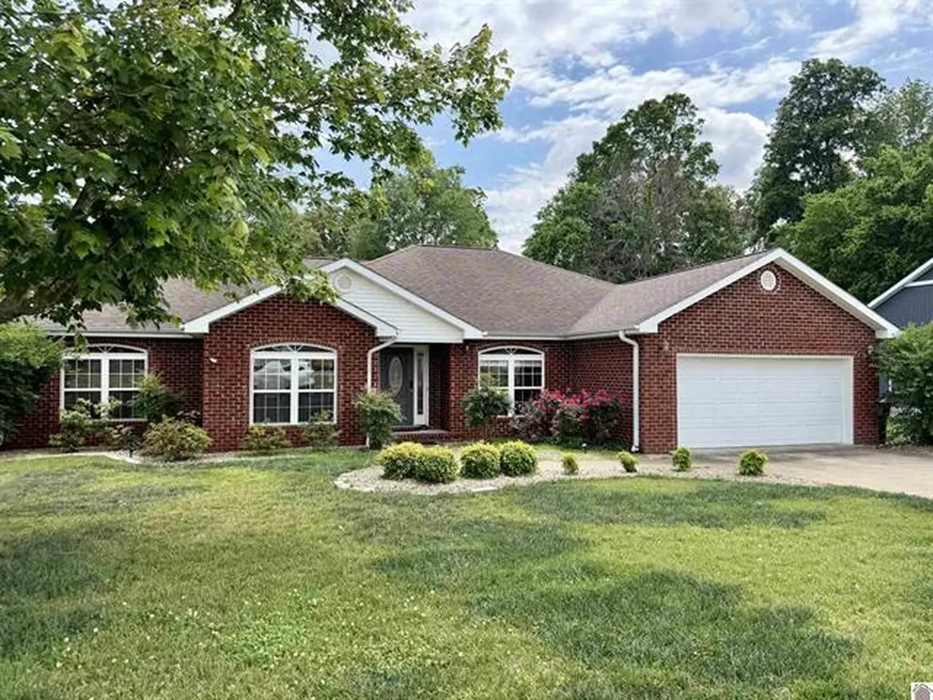 2225 Traci Drive Murray KY 42071