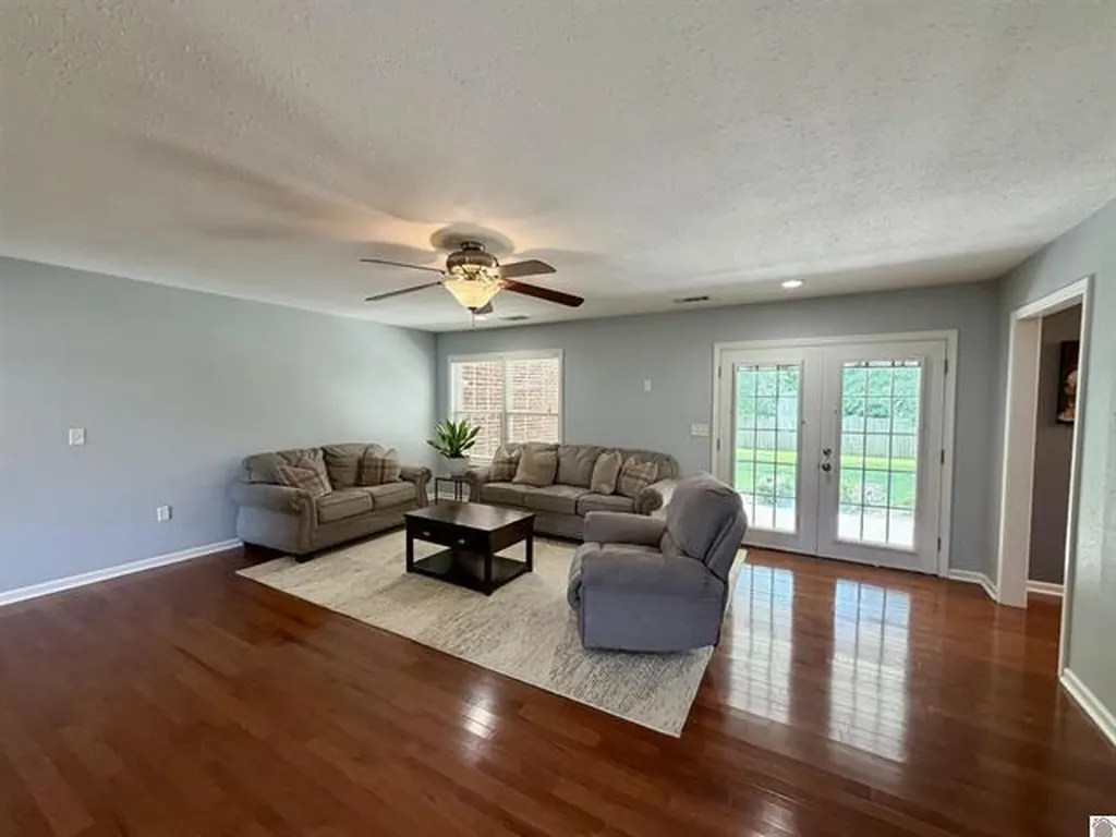 2225 Traci Drive Murray KY 42071