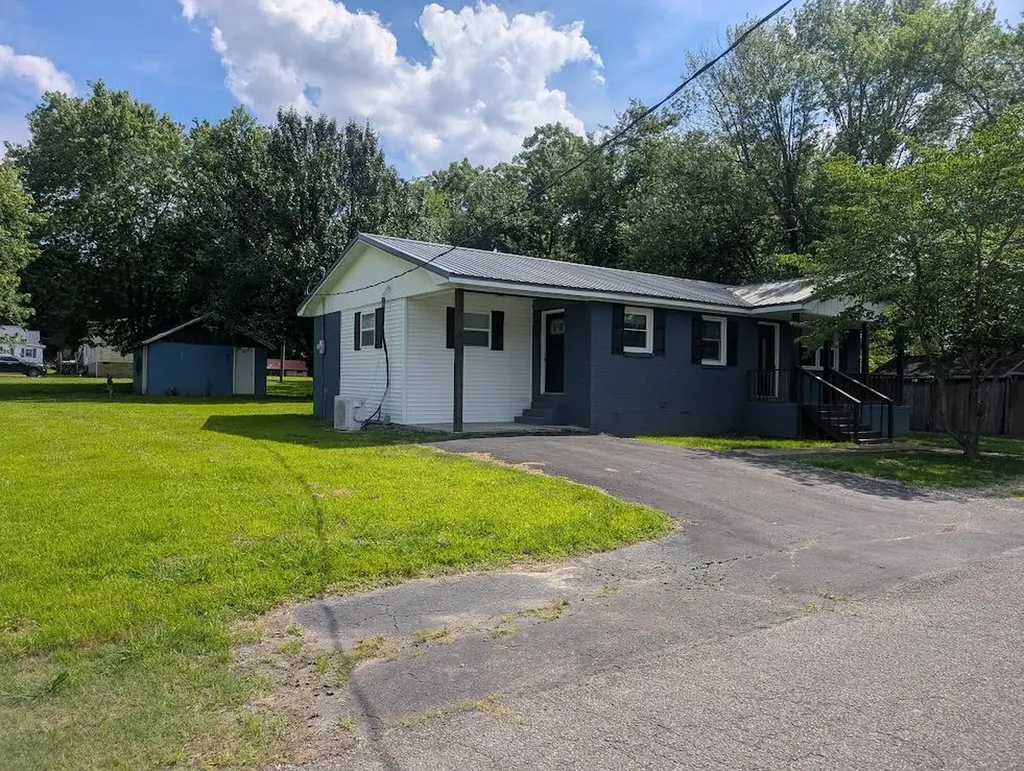 523 3rd Street La Center KY 42056