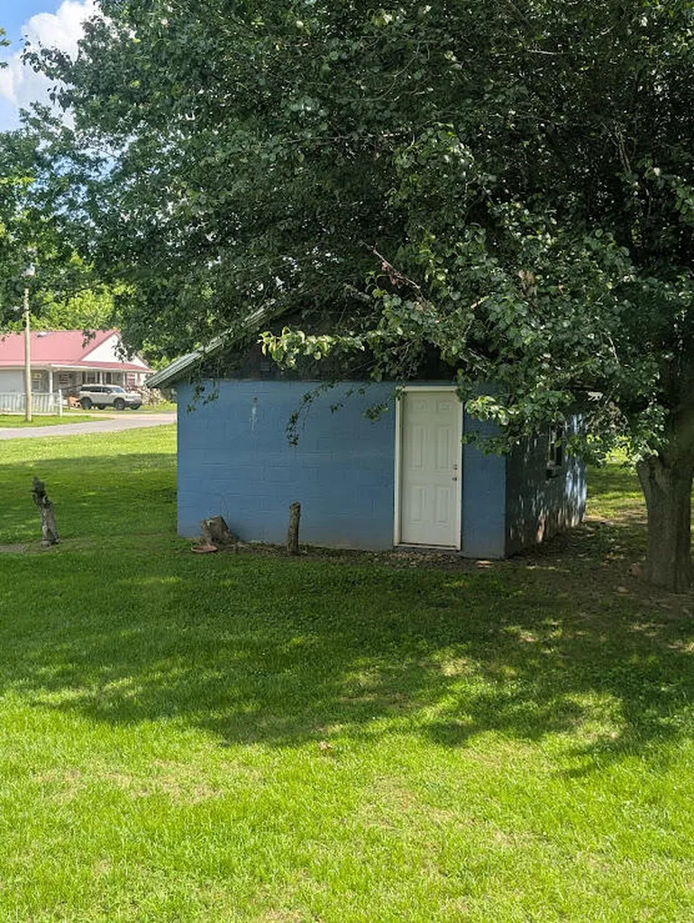 523 3rd Street La Center KY 42056