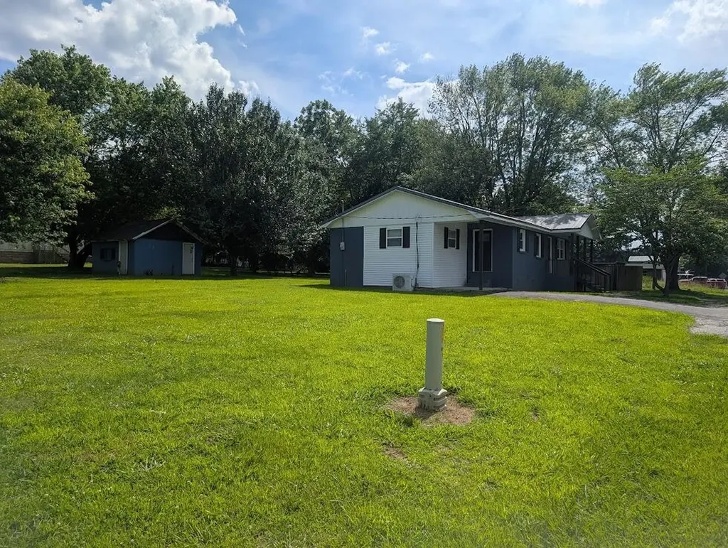 523 3rd Street La Center KY 42056