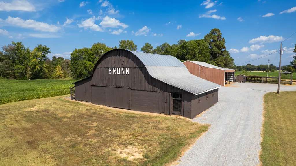 7146 Kirksey Highway Benton KY 42025
