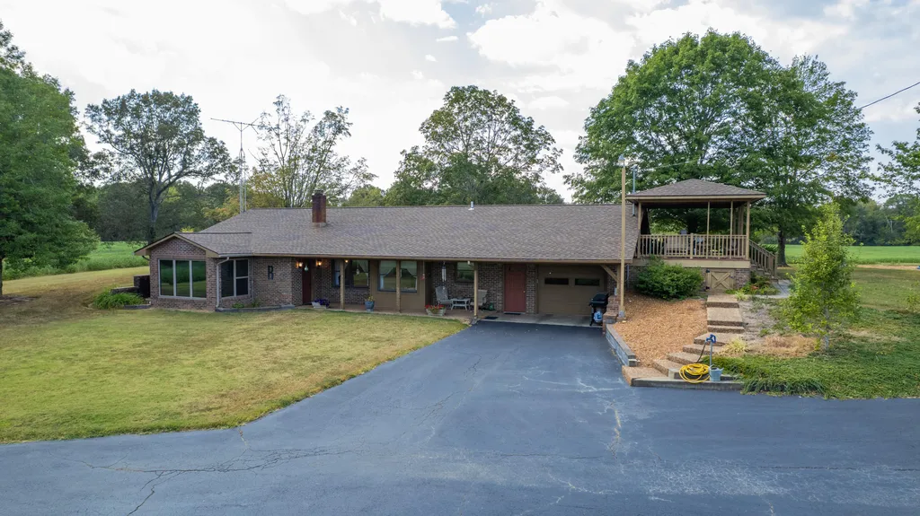 7146 Kirksey Highway Benton KY 42025