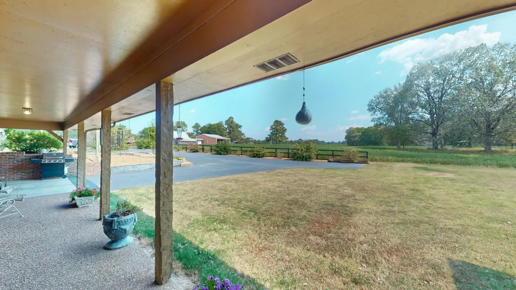 7146 Kirksey Highway Benton KY 42025