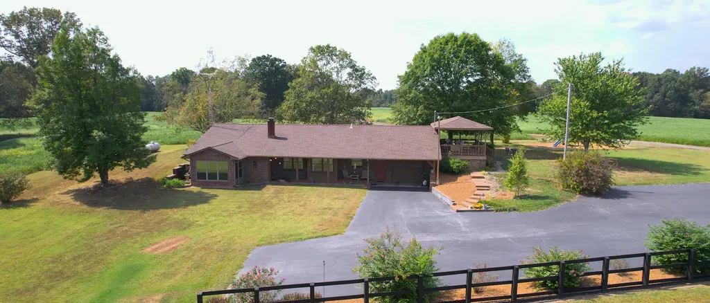 7146 Kirksey Highway Benton KY 42025