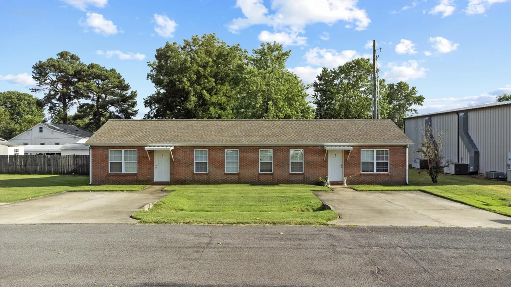 1223/1233 Clyde Elrod Avenue Kevil KY 42053